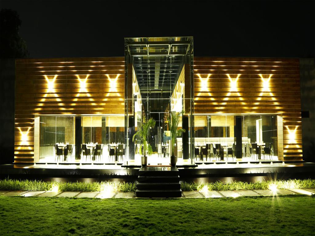 Pleasant Days Resort Chembarambakkam Lake Exterior foto